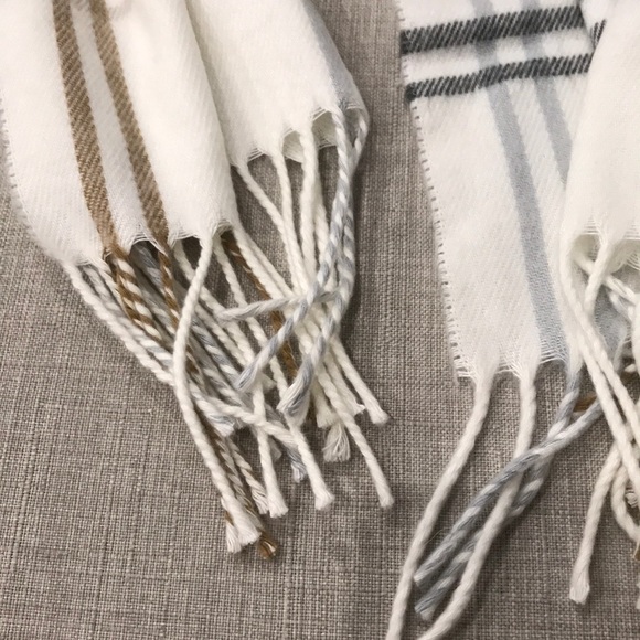 Like new white plaid scarf - Picture 3 of 5